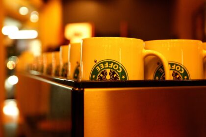 Wo gehen die Trinkgelder bei Starbucks hin? (Wie funktionieren Trinkgelder bei Starbucks?)