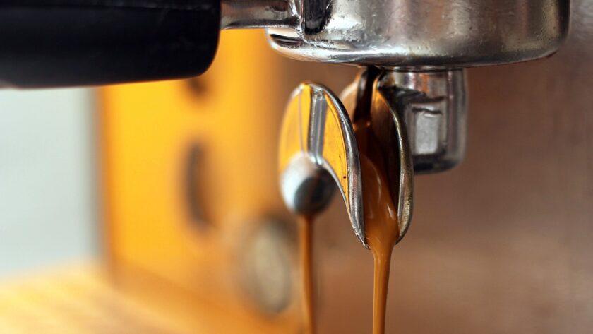 5 beste Espressomaschinen für Anfänger (unsere Top-Picks für Anfänger-Espressomaschinen getestet)